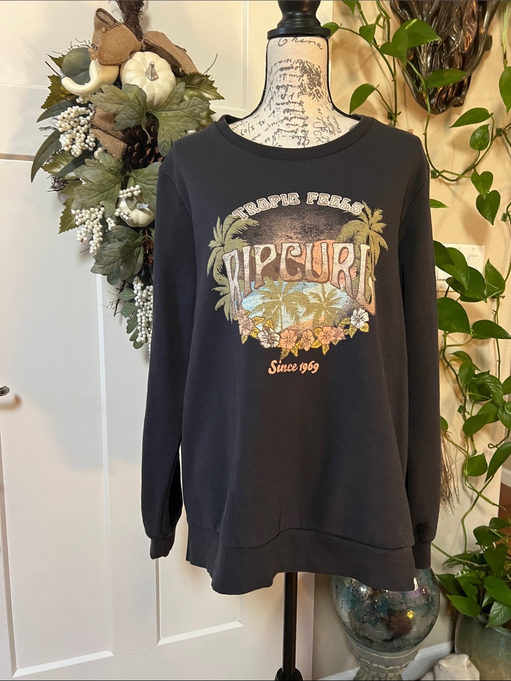 Rip Curl Women’s Black Crewneck Sweater - XL
